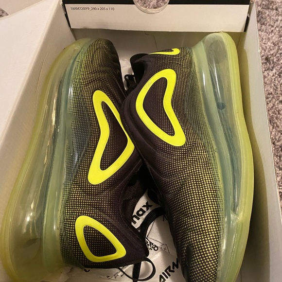 Nike Air Max 720 -size 6 youth, big kids. Fits woman size 8. - Picture 2 of 8